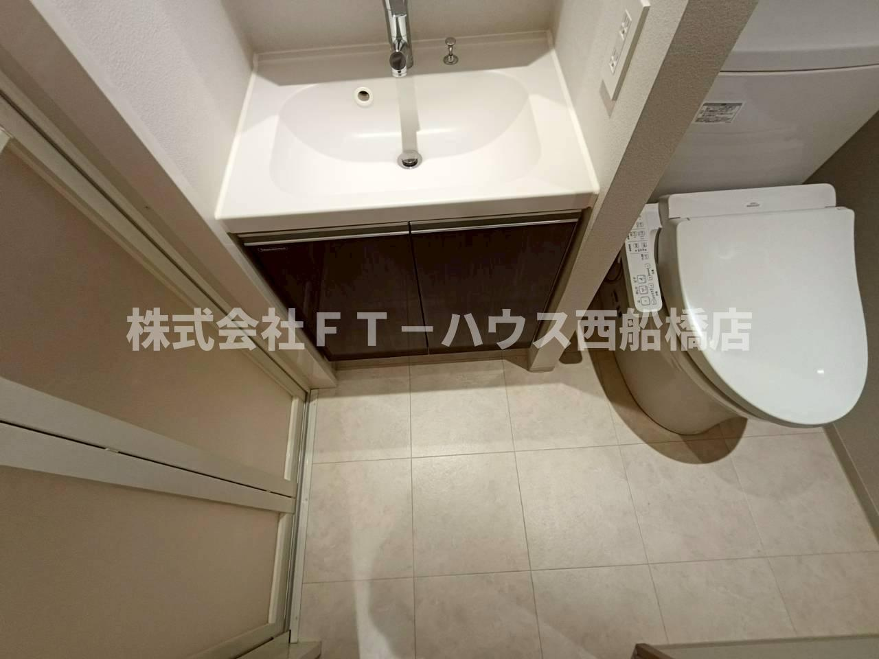 Alivis原木中山の洗面所