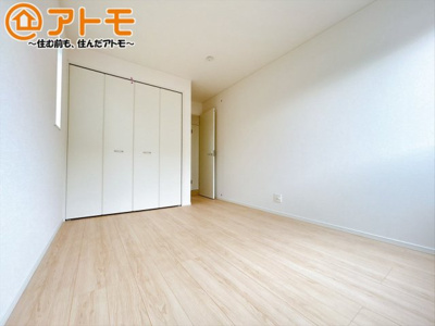 【寝室】 | 沼津市西熊堂第3　新築一戸建て　5号棟 | 毎日すごす部屋の広さや陽当りも気になるポイントですね！現地で体感してみてください♪