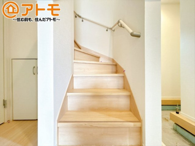 【内装】 | 沼津市西熊堂第3　新築一戸建て　5号棟 | 階段は緩やかで手すりもついているので上りやすくなっています！