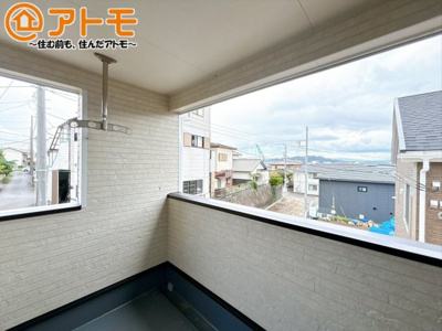 【バルコニー】 | 沼津市西熊堂第3　新築一戸建て　5号棟 | インナーバルコニーはお出かけ中の急な雨でも安心♪