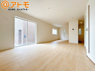 【居間・リビング】 | 沼津市西熊堂第3　新築一戸建て　5号棟 | 家族団らんのイメージは、リビングを思い浮かべませんか？リビングこそ広々とした空間が良いですね♪