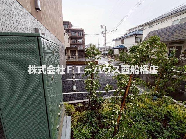 Alivis原木中山の駐車場