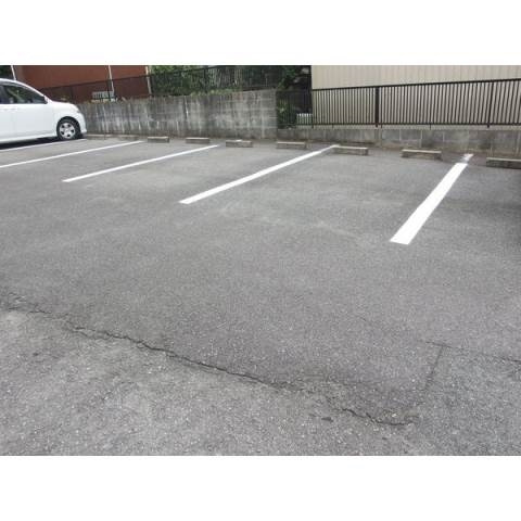 ハートヒルズ伊賀の駐車場
