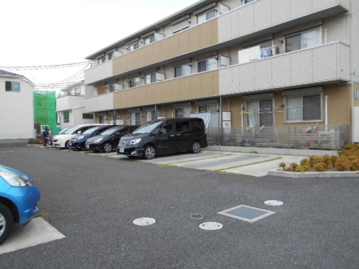 プレミール　Bの駐車場