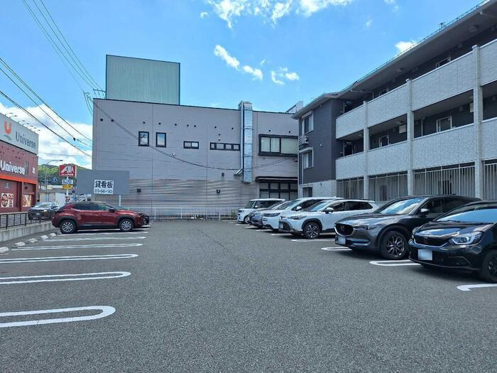 プラネージュⅡの駐車場