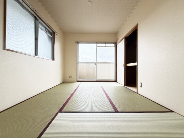 ハイツかおるの和室