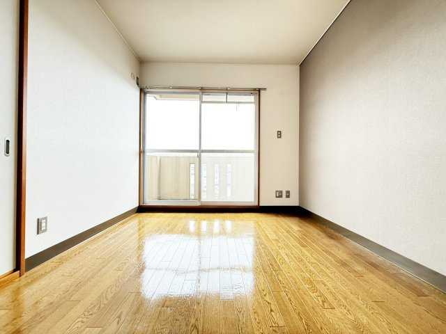 ハイツかおるの洋室