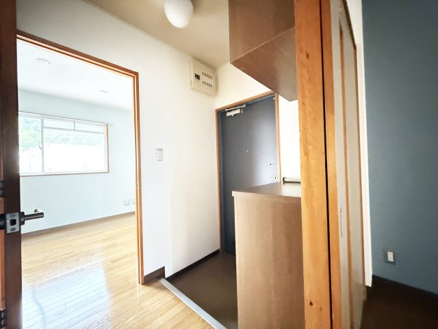ハイツかおるの玄関