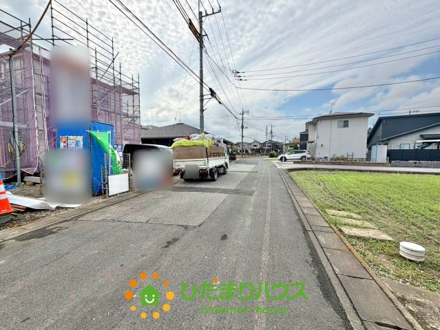 加須不動岡　新築一戸建て　02　リーブルガーデンの前面道路含む現地写真|26/09/08　撮影
