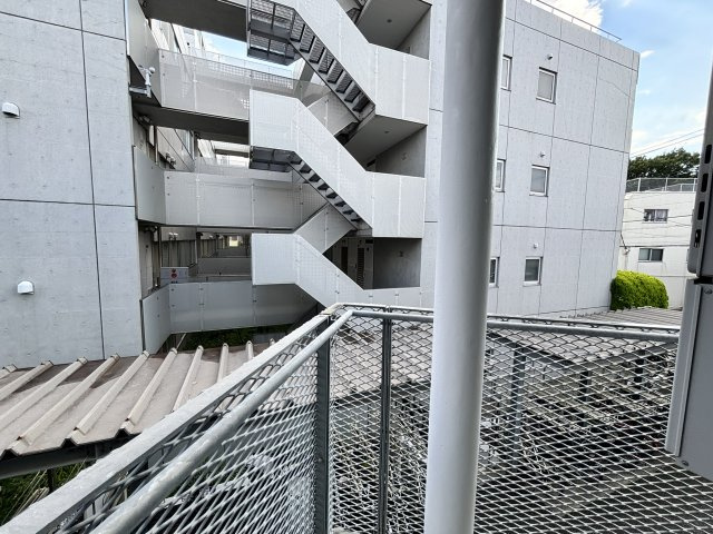 世田谷区砧４丁目の賃貸マンションのバルコニー