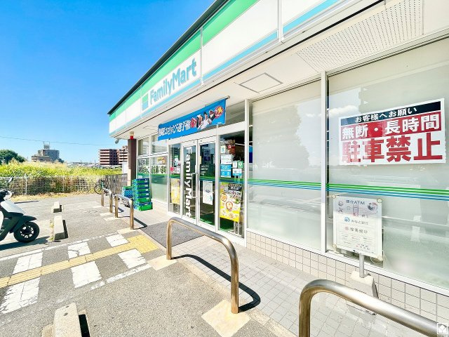 尼崎市田能４丁目の外観|「ファミリーマート田能四丁目店」まで徒歩8分、「酒のやまや尼崎園田店」まで徒歩8分、「万代尼崎食満店」まで徒歩14分など、お買い物施設が徒歩圏内に複数あり便利な住環境です。