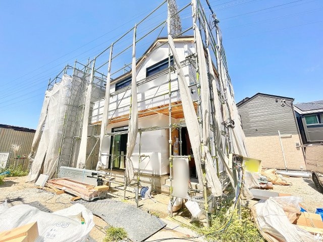 尼崎市田能４丁目の外観|名物の長い滑り台やアスレチック、広場がある田能西公園まで徒歩5分（約350m）。開放感あふれる広大な敷地で、年齢に合わせて様々な遊具遊びや自然を満喫できる環境で、子育て世帯の方にもお勧めです。