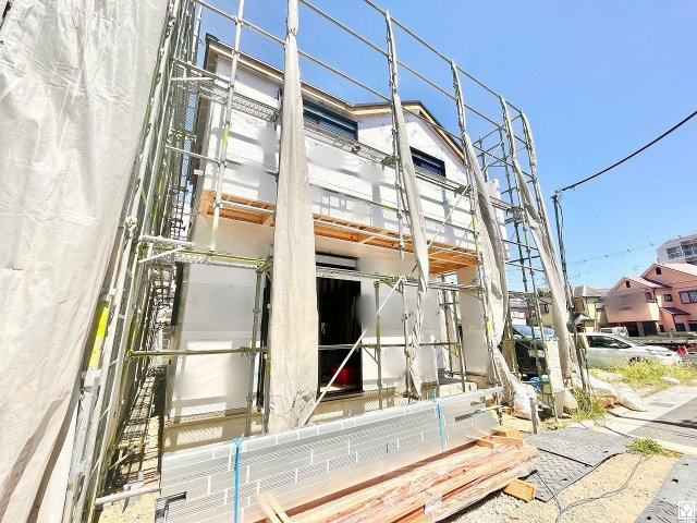 尼崎市田能４丁目の外観|県道606号線まで約1.3km。阪神高速道路の豊中南出入口や、名神高速道路の豊中ICまで一般道で約3.8kmと近く、京都・西宮方面、大阪市内や空港方面へのアクセスもスムーズ。快適なカーライフが叶います