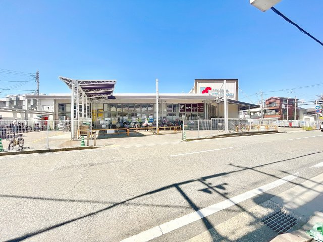 尼崎市田能４丁目の外観|全居室2面採光。明るい陽光がたっぷり差し込む心地よい生活空間です。窓には断熱性の高い複層ガラスを採用しており、冷暖房効率を高め、心地よく落ち着いた暮らしをサポートします。