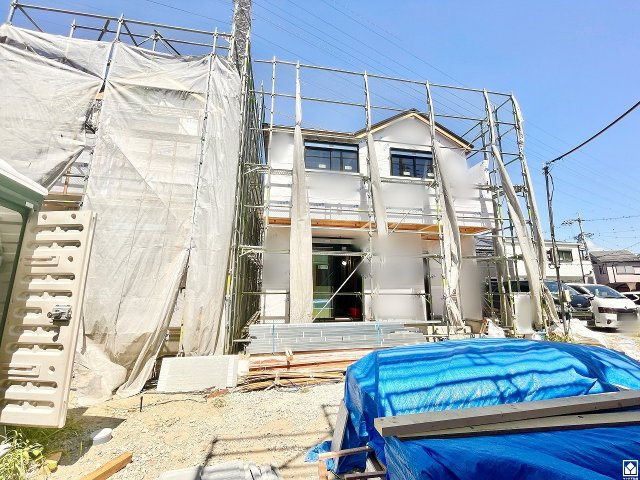 尼崎市田能４丁目の外観|階段・浴室・トイレには手すりを設置。安全性にも配慮された、家族みんなが過ごしやすい住宅です。