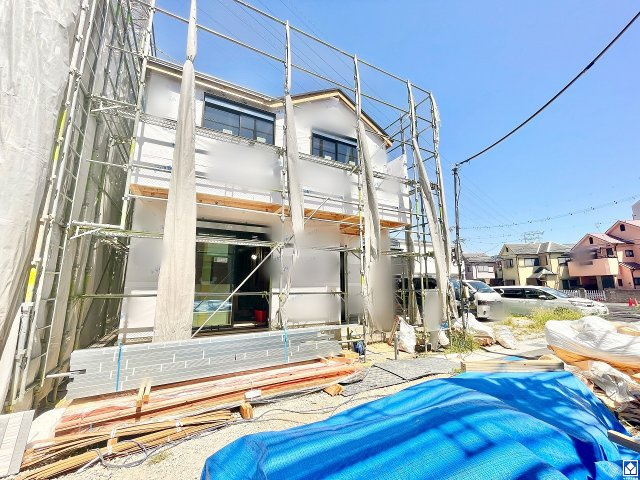 尼崎市田能４丁目の外観|南東向きバルコニーで陽当たり、風通し良好。たっぷりの洗濯物も気持ちよく乾きます。