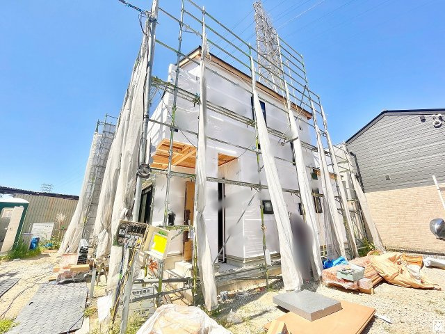 尼崎市田能４丁目の外観|名物の長い滑り台やアスレチック、広場がある田能西公園まで徒歩5分（約350m）。開放感あふれる広大な敷地で、年齢に合わせて様々な遊具遊びや自然を満喫できる環境で、子育て世帯の方にもお勧めです。