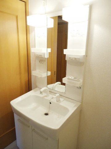 フレッサⅠの洗面所|明るい洗面所です