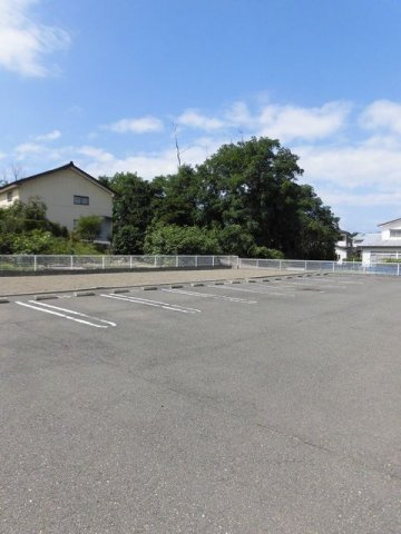フレッサⅠの駐車場|車をお持ちの方に嬉しい駐車場付きの物件です