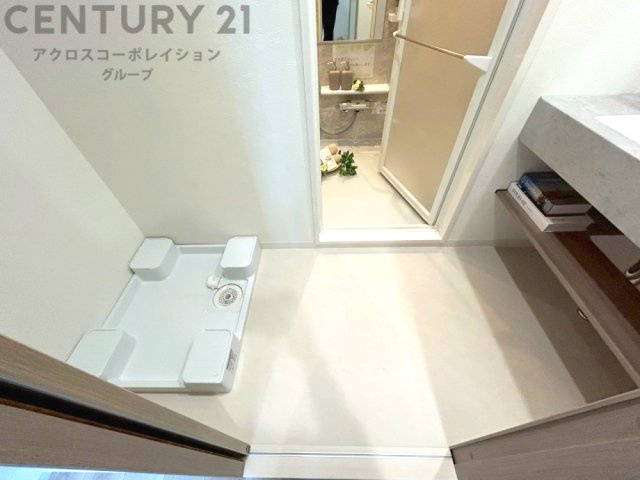 衣服の収納や脱ぎ着や整理整頓がしやすく、湿った衣類を乾燥させるスペースがありカビや臭いの発生を防ぎます。床の汚れを他の部屋に持ち込まず清潔を保つことができます。また快適な入浴環境の整備にも役立ちます。