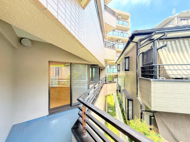 クレストコート東戸塚Ⅱのバルコニー|◆日当たり良好なバルコニー！毎日のお洗濯にも嬉しいですね！
