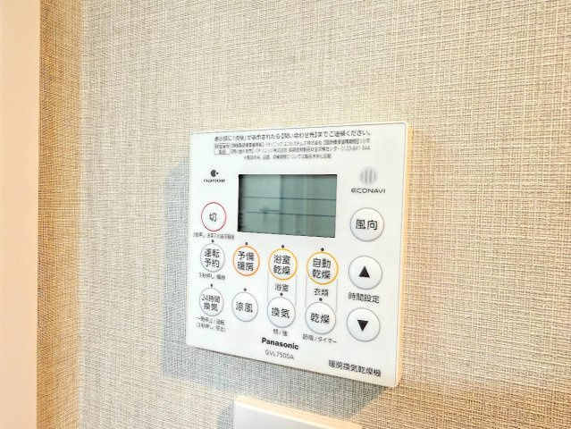 クレストコート東戸塚Ⅱの設備|◆雨の日のお洗濯にも大活躍な浴室乾燥機付！梅雨の季節や、秋の長雨など、外に洗濯物が干せない時期にも、天気や気温を気にせず洗濯物を干すことができます。