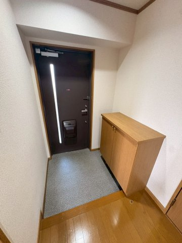 神田丸太マンションの玄関