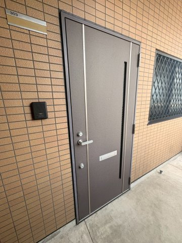 神田丸太マンションの玄関