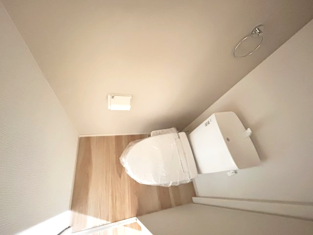 【LIGARE】小山市東城南 第10期 全2棟のトイレ|〇1号棟　トイレ〇
清潔感も使いやすさもばっちり！温水洗浄機能で、トイレ時間がちょっと心地よくなります。
※2026年8月撮影