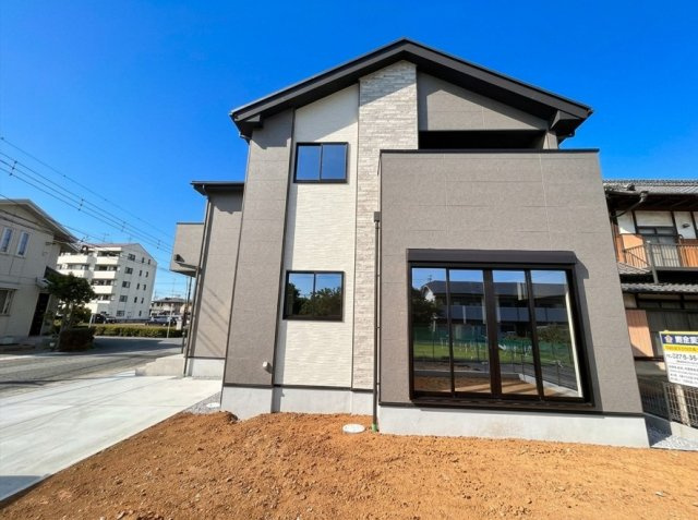 【LIGARE】小山市東城南 第10期 全2棟の外観|〇2号棟【4LDK+SIC+WIC+カースペース3台】
SICやパントリー、WIC、フリースペースと収納にお困りの方にぜひおススメのプラン♪
DIYやガーデニングも楽しめるワイドバルコニー付き☆
