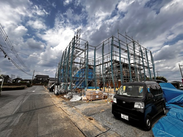 【LIGARE】小山市東城南 第10期 全2棟の前面道路含む現地写真|〇只今建築中〇
周辺環境が充実しております。
道路の配置や道の広さ日当たりなど、ぜひ現地もご確認ください！
弊社営業が同行してご案内も可能です☆
※2026年6月撮影