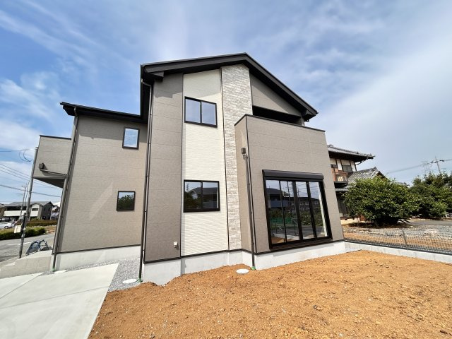 【LIGARE】小山市東城南 第10期 全2棟の外観|〇2号棟〇
ガーデニングや家庭菜園で、緑の潤い溢れる暮らしが実現できます☆
※2026年8月撮影
