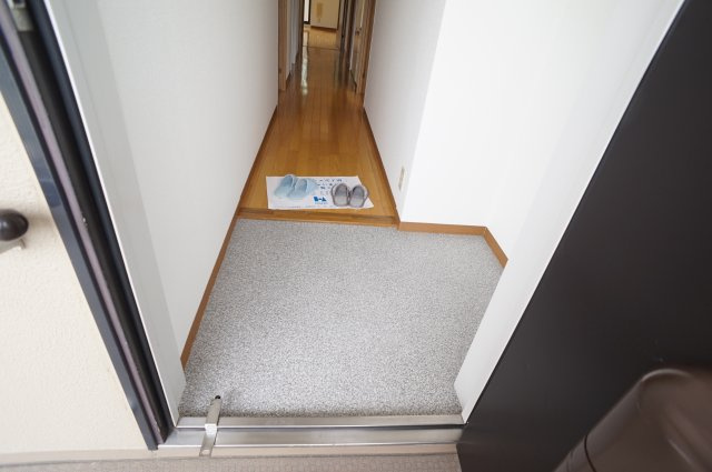 ヴィオレット宝塚の玄関