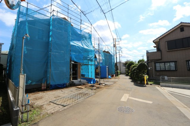 【Heartfull Town】東久留米市前沢１丁目の外観|家族のカーライフを支える2台分の駐車スペース（※制限有）