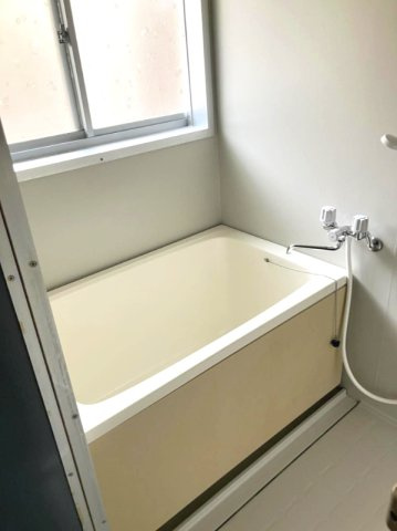 越谷市登戸町のアパートの浴室