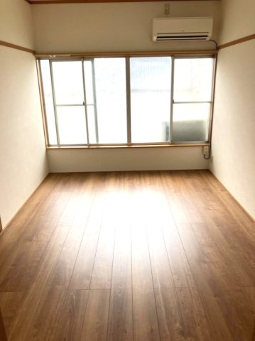 越谷市登戸町のアパートの寝室