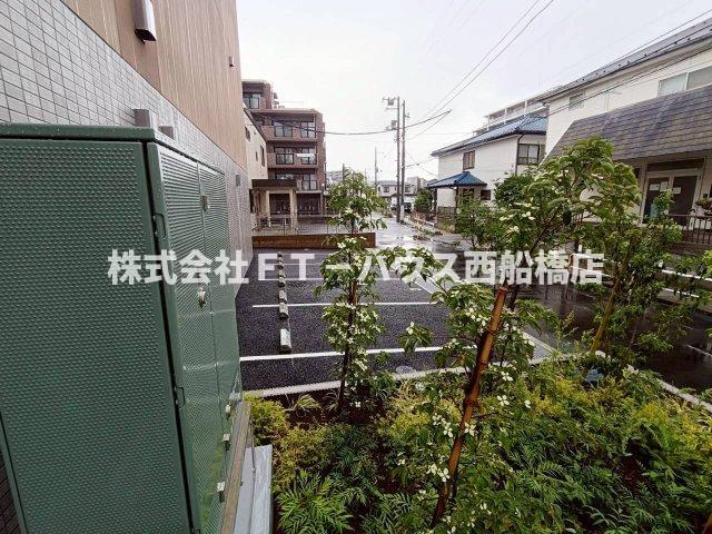 Alivis原木中山の駐車場