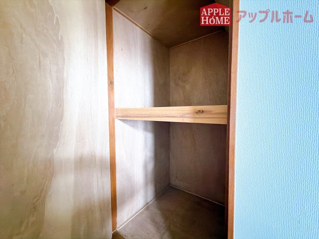 [中古住宅] 熊谷市小島 1期の収納|階段下に収納あります♪