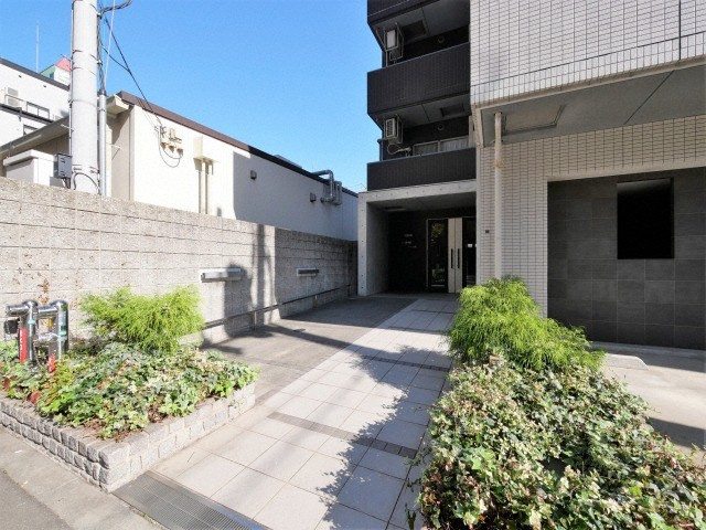 大阪市西区千代崎２丁目の賃貸マンションのエントランス