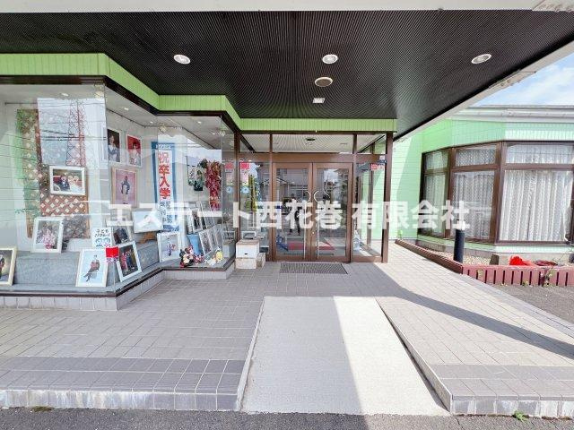 【商談中】花巻市星が丘二丁目　売店舗の玄関