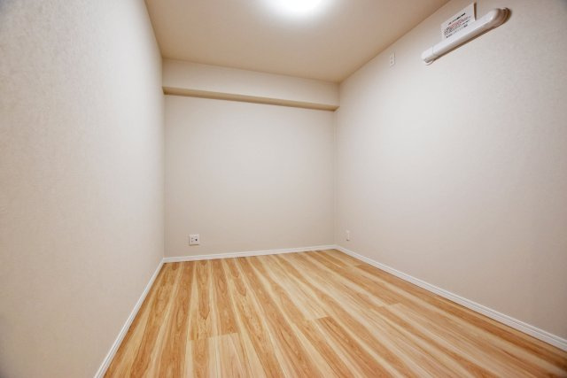 プレジデント宝塚の洋室|-納戸5.0帖- 住まう方のライフスタイルに合わせて自由に使えるお部屋です。