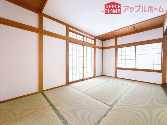 [中古住宅] 熊谷市玉井南 1期の和室|充分な広さの収納を備え、風通しも良く、大変居心地の良い採光良好な和室は、快適空間。プライベートの時間もゆったりお寛ぎ頂けそうですね！