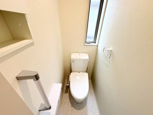 リーブルガーデン　各務原市蘇原伊吹町　全1区画分譲のトイレ|超表面平滑加工とイオンパワーの「セフィオンテクト」加工で、汚れが付きにくく落ちやすい仕様で清潔です。
便器にフチがないので汚れが隠れて見えない部分がありません。お手入れがとってもラクラクです。