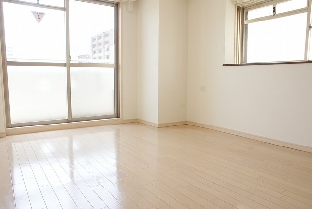 【居間・リビング】インベスト北梅田