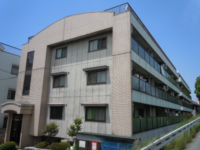 服部マンションの外観