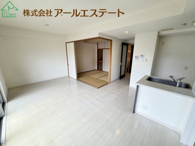 アルファステイツ城乾西八代の居間・リビング
