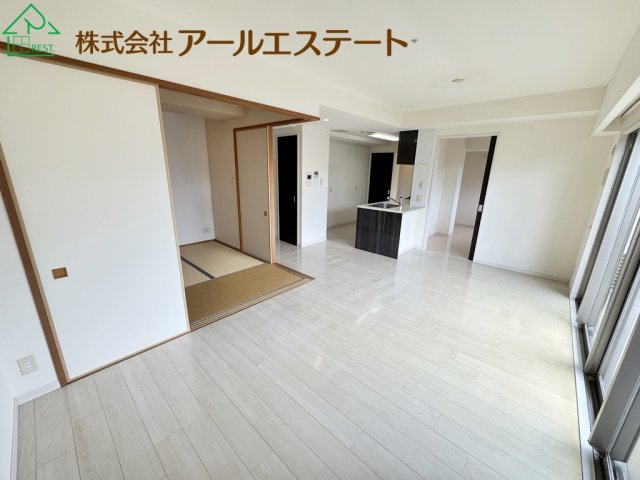 アルファステイツ城乾西八代の居間・リビング