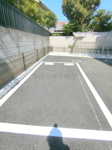 REGOLITH IKEGAMIの駐車場