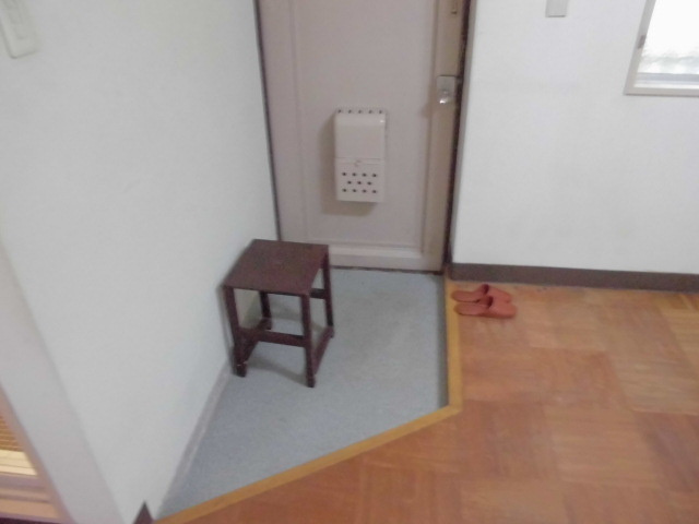 西村マンションの玄関