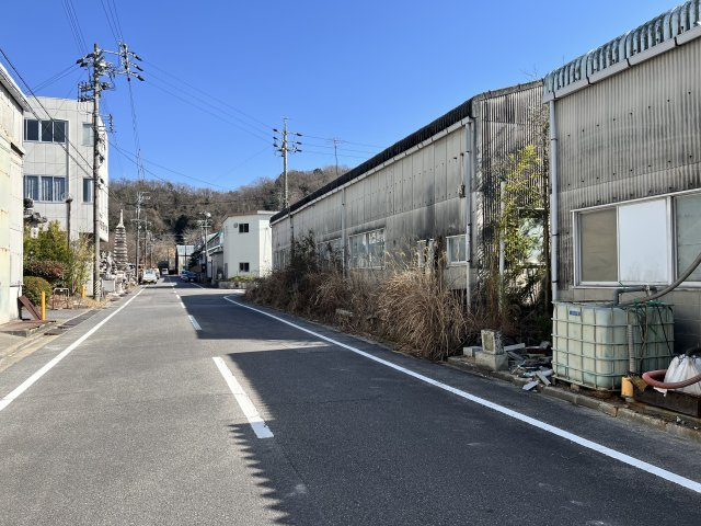 岡崎市稲熊町字赤松　工場用地の前面道路含む現地写真